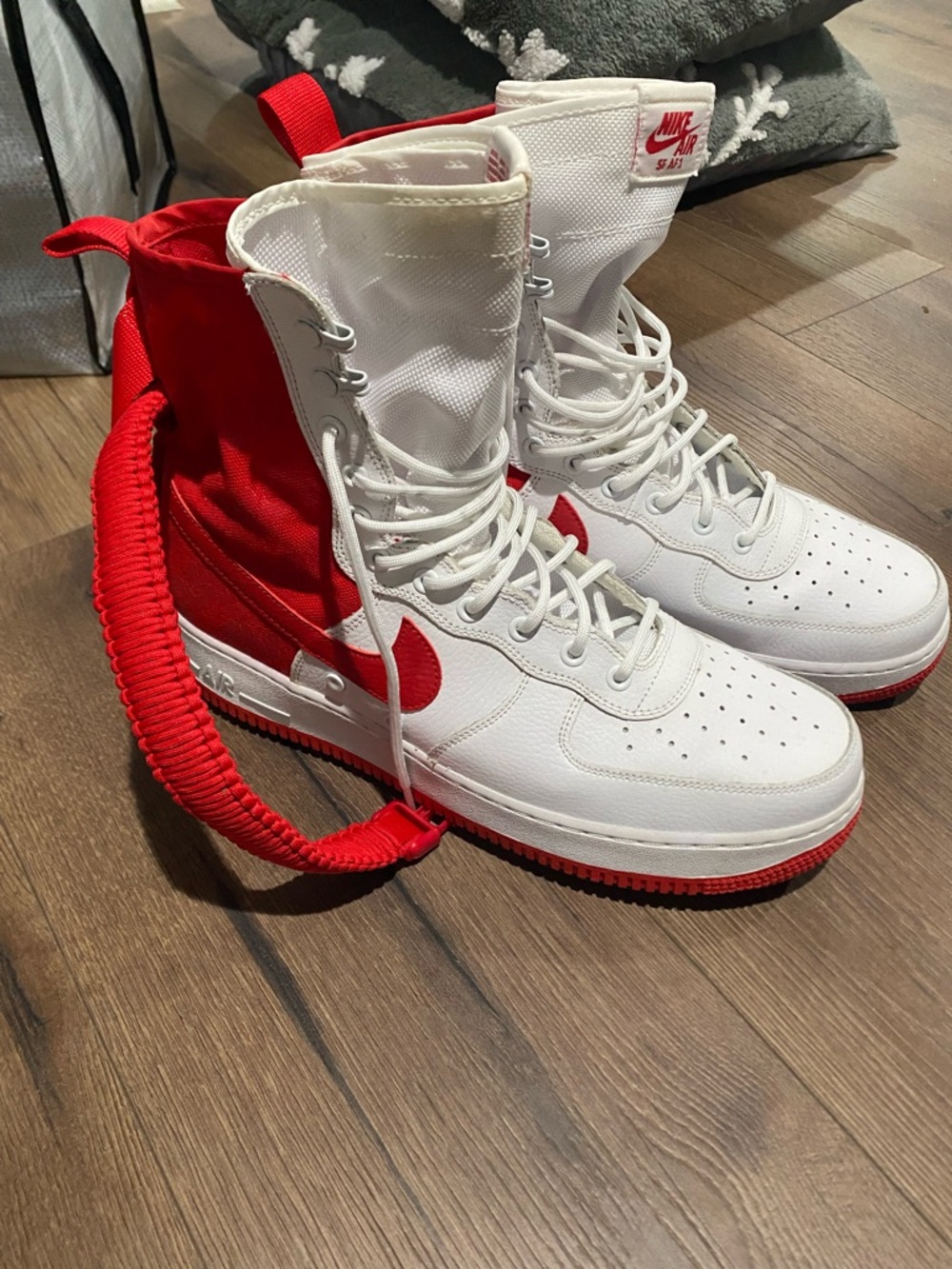 Nike High-Top Boots in White and Red